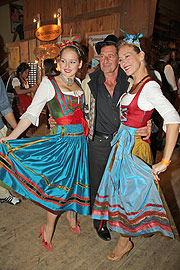 Max Tidof mit Frau Lisa Seitz (re). und Tochter Luzie (li.) (©Foto: Martin Schmitz)